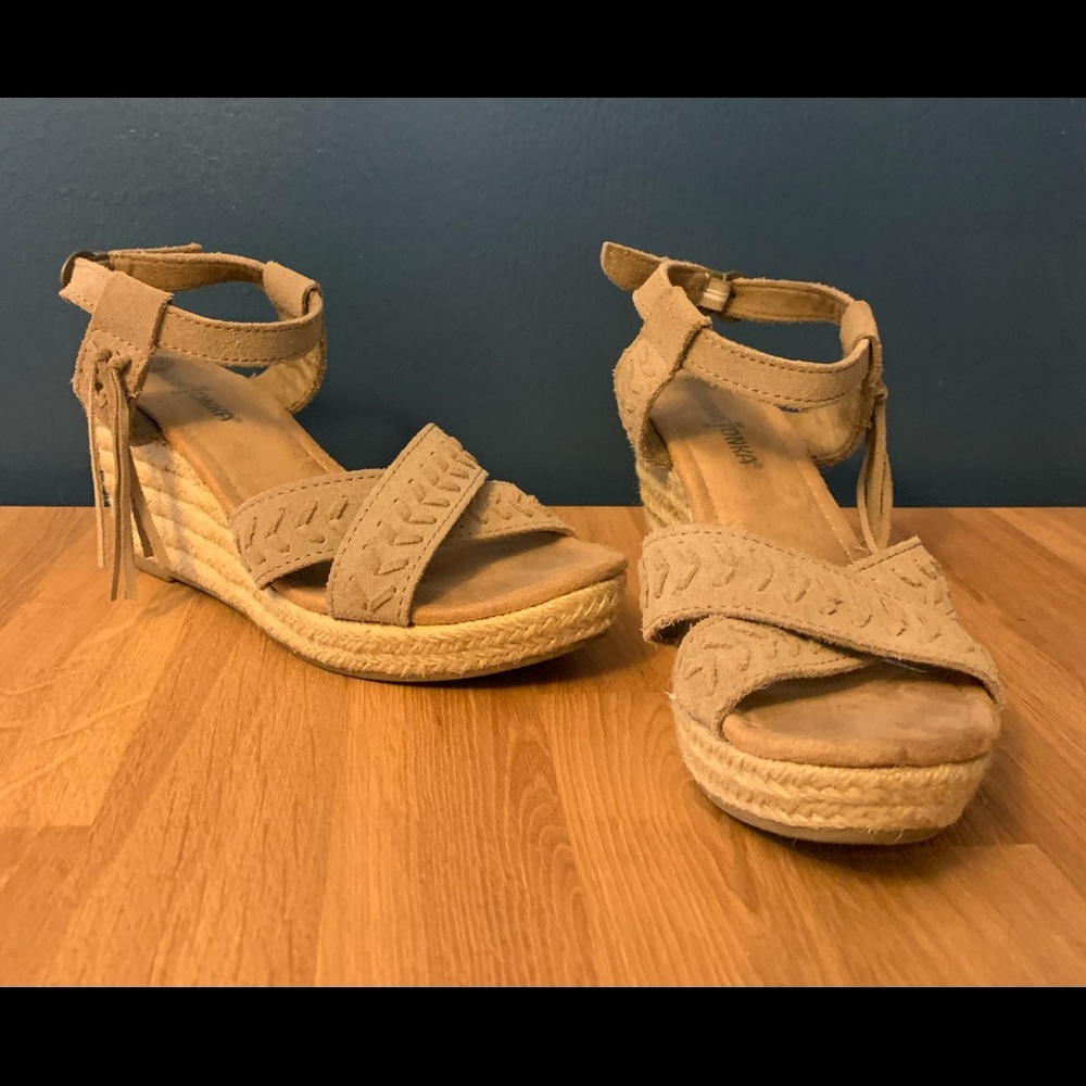 Size 6 Minnetonka wedges